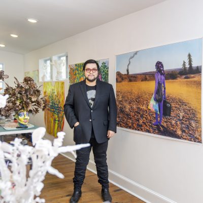 Hoesy Corona standing in an art gallery